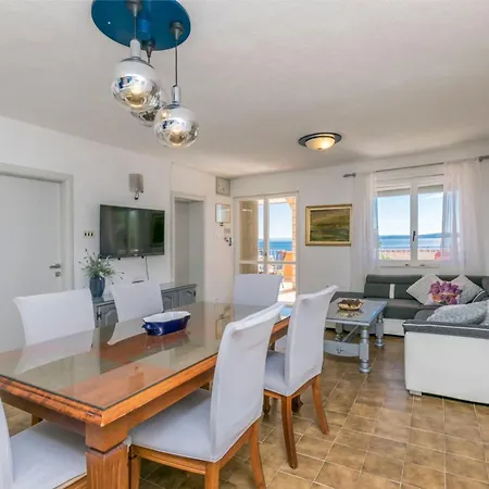 Ruhiggelegenes Mit Terrasse In Strandnaehe By Interhome *