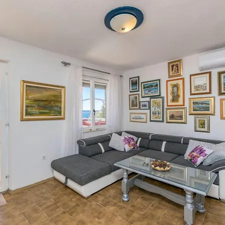 Apartman Ruhiggelegenes Mit Terrasse In Strandnaehe By Interhome *
