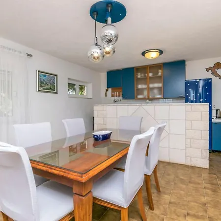 Ruhiggelegenes Mit Terrasse In Strandnaehe By Interhome * Trogir