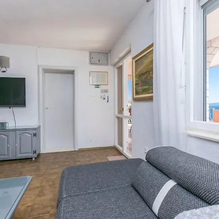 Ruhiggelegenes Mit Terrasse In Strandnaehe By Interhome * Trogir