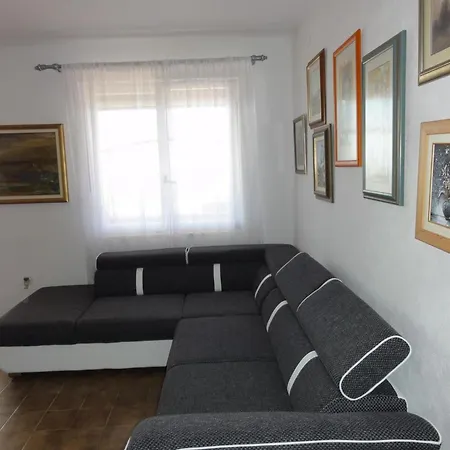 Apartman Ruhiggelegenes Mit Terrasse In Strandnaehe By Interhome