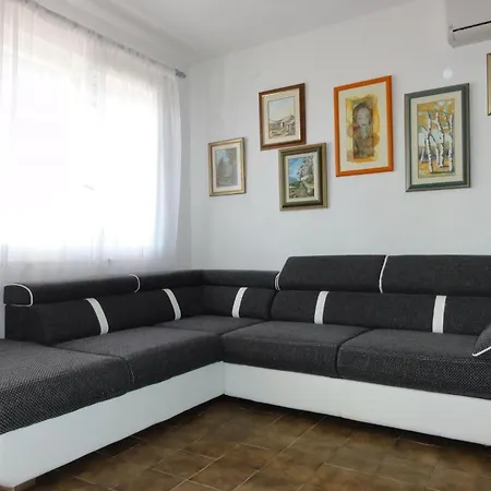 Ruhiggelegenes Mit Terrasse In Strandnaehe By Interhome Trogir