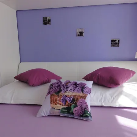 Ruhiggelegenes Mit Terrasse In Strandnaehe By Interhome * Trogir