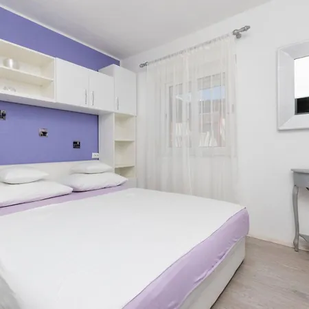 Apartman Ruhiggelegenes Mit Terrasse In Strandnaehe By Interhome