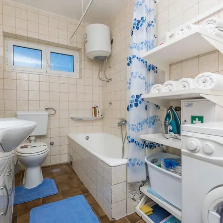 Ruhiggelegenes Mit Terrasse In Strandnaehe By Interhome Apartman