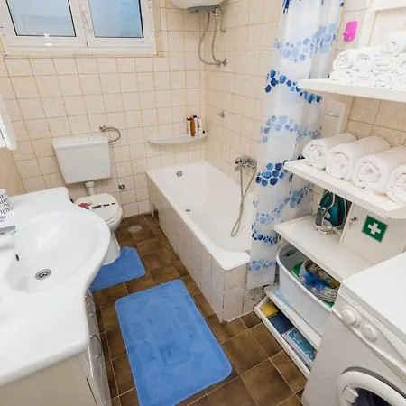 Apartman Ruhiggelegenes Mit Terrasse In Strandnaehe By Interhome